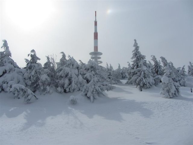 045
